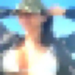 Rejoins Azalee, 20 ans à Gruissan en t'inscrivant