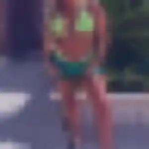 Charmante Naomi, 27 ans à Salses-le-Château - voir sa photo